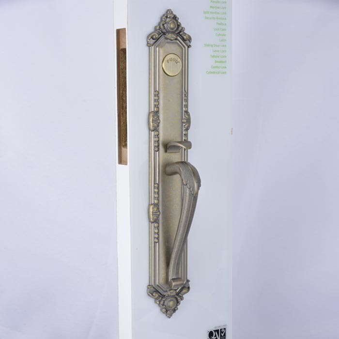 Grip handle door locks for main door